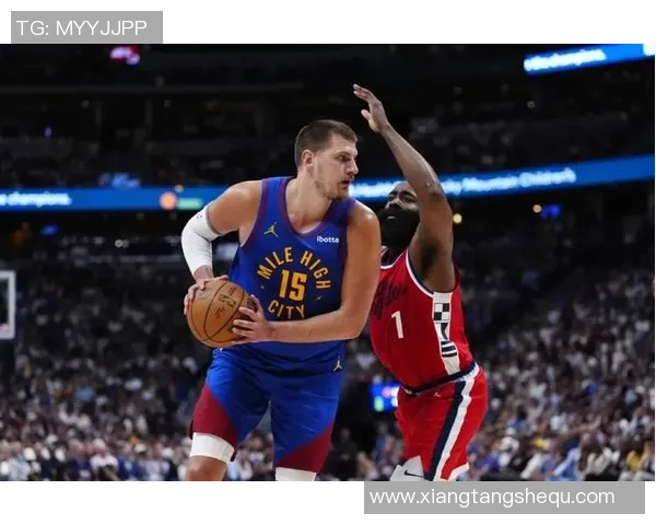 掘金与快船激战正酣大比分对决引发球迷热议