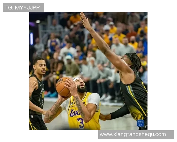 洛杉矶湖人与金州勇士的激烈对决揭示NBA季后赛的精彩瞬间与未来走势 洛杉矶湖人与金州勇士的激烈对决揭示NBA季后赛的精彩瞬间与未来走势